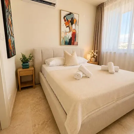 Avalon Gardens B201 - Designer *