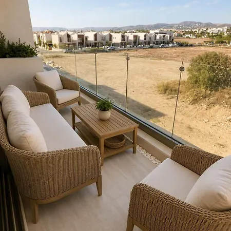 Avalon Gardens B201 - Designer Appartement *